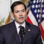 Warner Bros toma un paso decisivo hacia el futuro: Abandona alianzas tradicionales y se une a la revolución digital con audaz fusión estratégica.